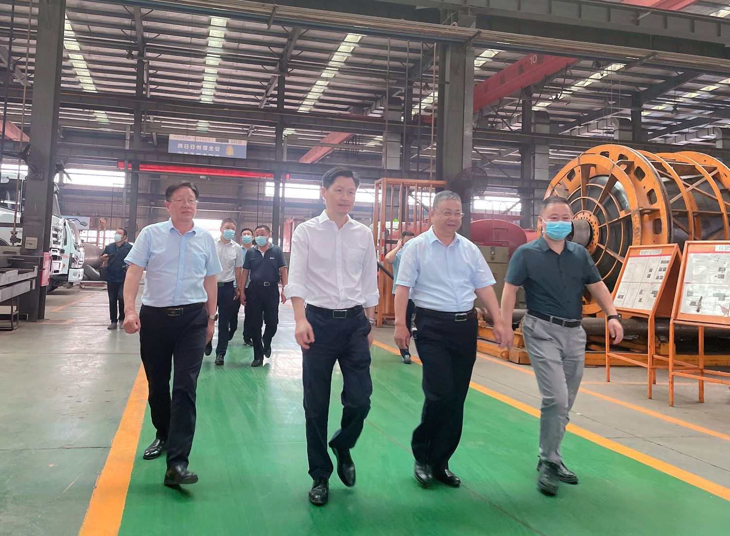 市委常委、常務(wù)副市長(zhǎng)甘國(guó)棟一行蒞臨楚勝汽車(chē)集團(tuán)調(diào)研